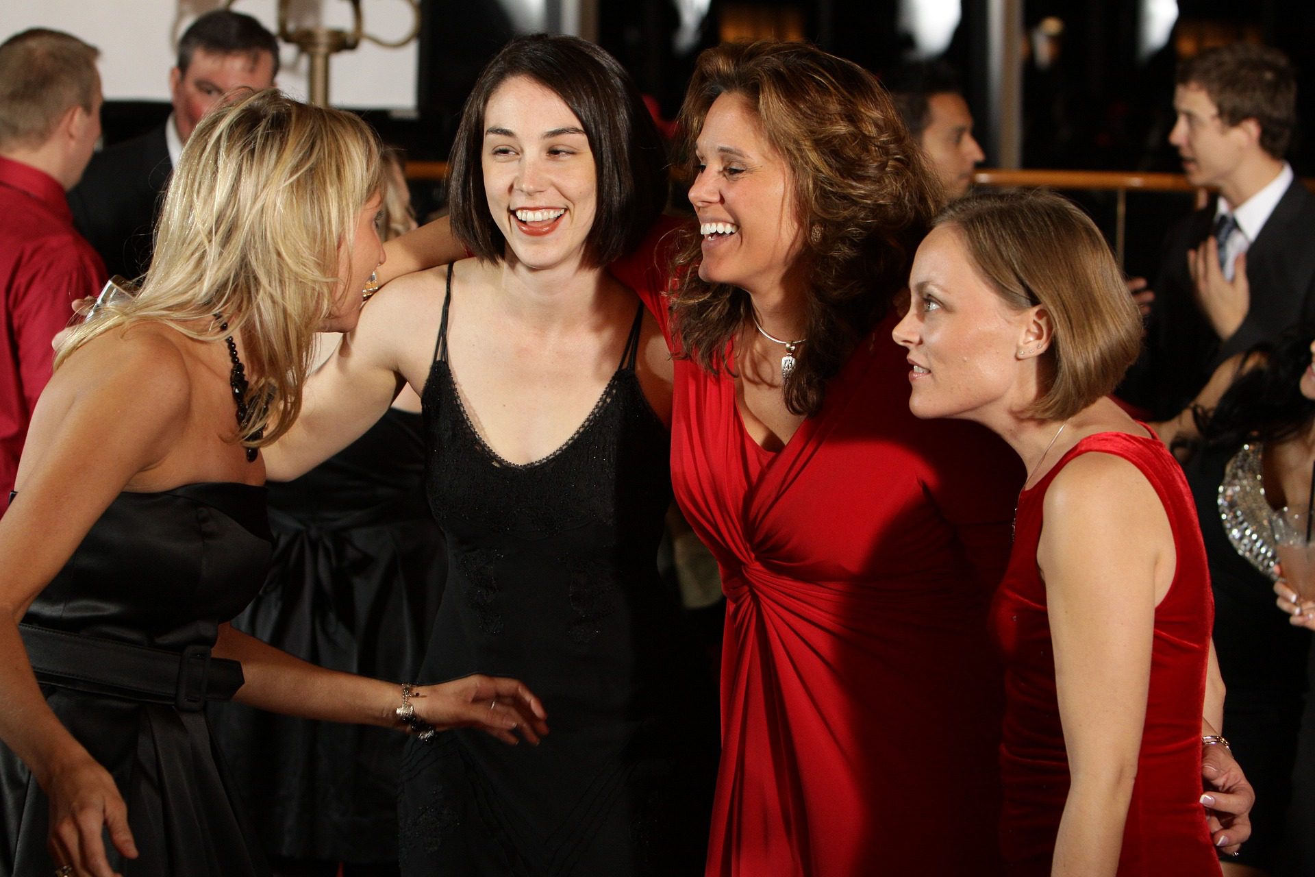 women-5039680_1920